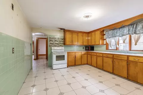 Kitchen - 17 Albert Park, Everett, MA 02149 photo 3 of 7