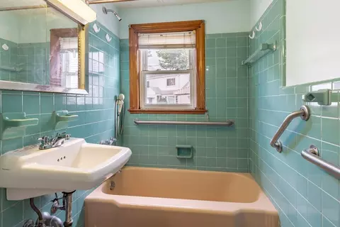 Bath - 17 Albert Park, Everett, MA 02149 photo 1 of 2