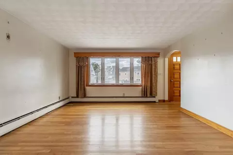 Living - 17 Albert Park, Everett, MA 02149 photo 5 of 7