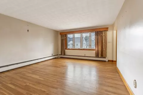 Living - 17 Albert Park, Everett, MA 02149 photo 6 of 7