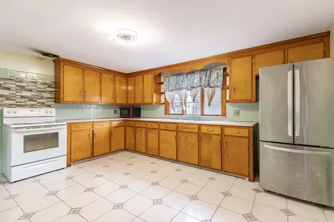 Kitchen - 17 Albert Park, Everett, MA 02149 photo 2 of 7