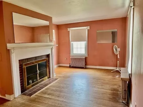 68 Oxford St, Chicopee, MA 01020 photo 4