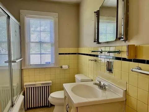 68 Oxford St, Chicopee, MA 01020 photo 13