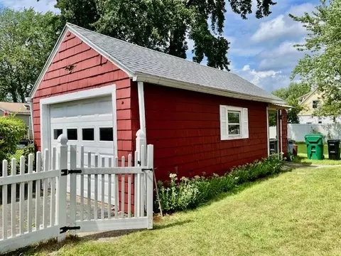 68 Oxford St, Chicopee, MA 01020 photo 3