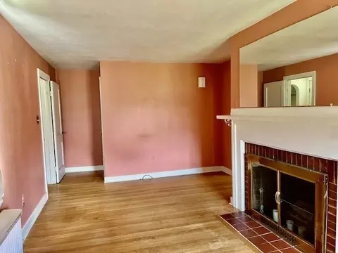 68 Oxford St, Chicopee, MA 01020 photo 5
