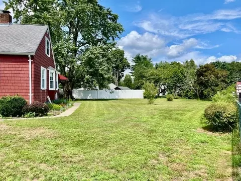 68 Oxford St, Chicopee, MA 01020 photo 2