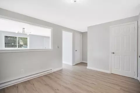 Living - 29 Wallace St, Springfield, MA 01119 photo 4 of 5