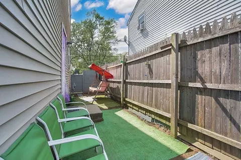 Exterior - 29 Wallace St, Springfield, MA 01119 photo 5 of 10