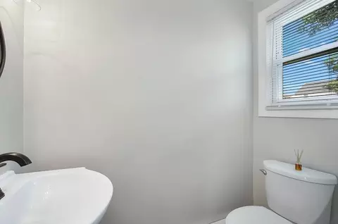 Bath - 29 Wallace St, Springfield, MA 01119 photo 1 of 6