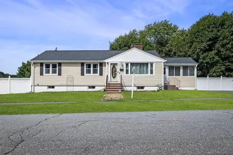27 Raylen Ave, Peabody, MA 01960