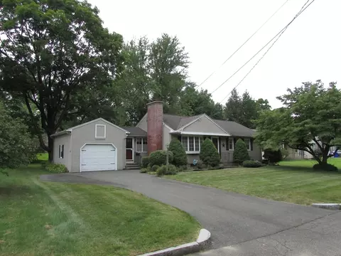 81 Mayher St, Springfield, MA 01104 photo 3
