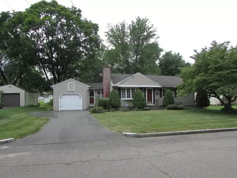 81 Mayher St, Springfield, MA 01104 photo 2