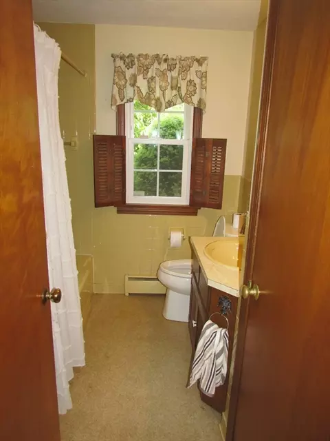 81 Mayher St, Springfield, MA 01104 photo 27