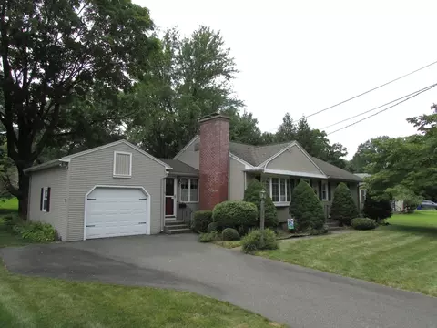 81 Mayher St, Springfield, MA 01104 photo 6