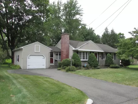 81 Mayher St, Springfield, MA 01104 photo 4