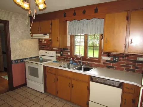 81 Mayher St, Springfield, MA 01104 photo 13