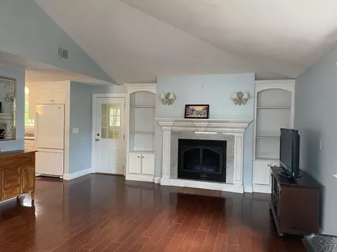 9 White Rd, Holbrook, MA 02343