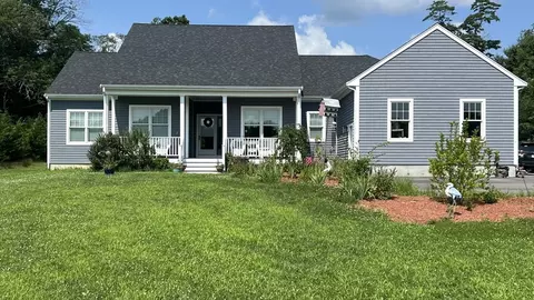 1832 Smith St, Dighton, MA 02715