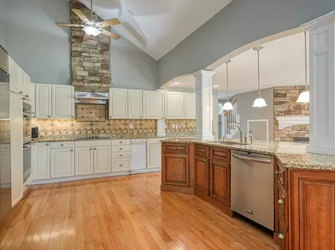 Kitchen - 419 Central Tpke, Sutton, MA 01590 photo 1 of 5