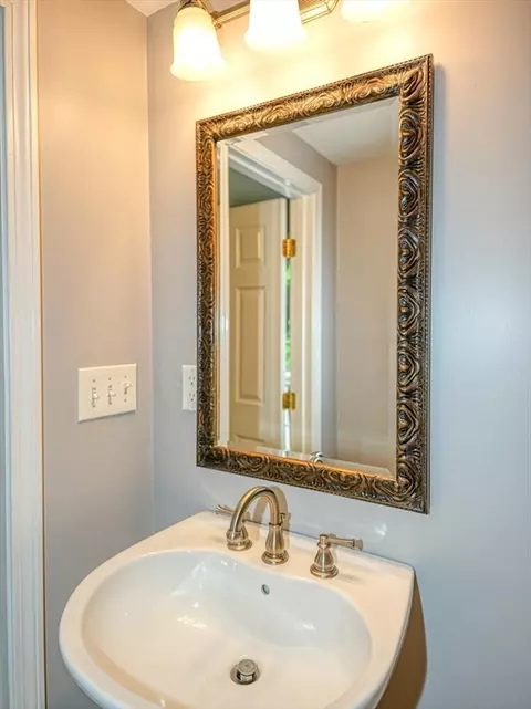 Bath - 419 Central Tpke, Sutton, MA 01590 photo 1 of 7