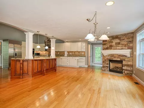 Living - 419 Central Tpke, Sutton, MA 01590 photo 4 of 4