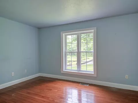 Bedroom - 419 Central Tpke, Sutton, MA 01590 photo 2 of 4
