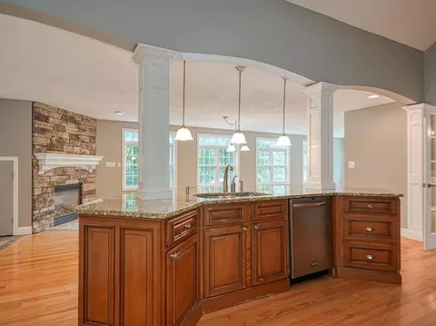 Kitchen - 419 Central Tpke, Sutton, MA 01590 photo 4 of 5