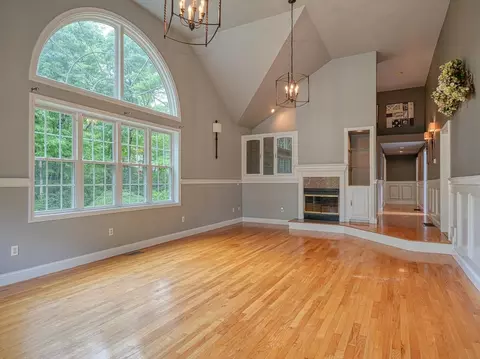 Living - 419 Central Tpke, Sutton, MA 01590 photo 1 of 4