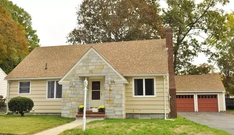 5 Lenox Cir, Lawrence, MA 01843