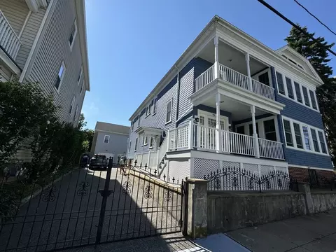 125 Barlow St, Fall River, MA 02723 photo 2
