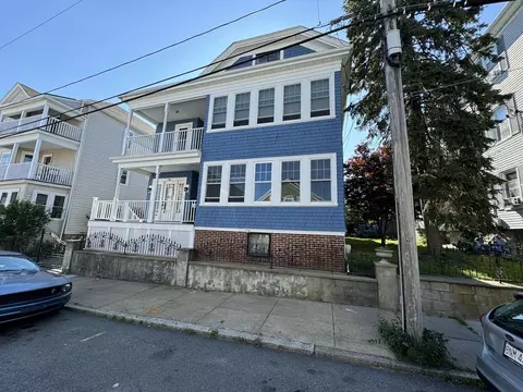 125 Barlow St, Fall River, MA 02723 photo 3