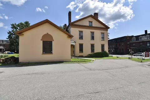77 Maple St, Springfield, MA 01105 photo 7