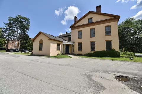 77 Maple St, Springfield, MA 01105