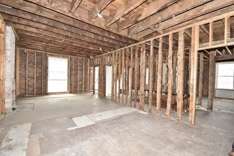 77 Maple St, Springfield, MA 01105 photo 11