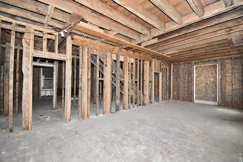77 Maple St, Springfield, MA 01105 photo 9