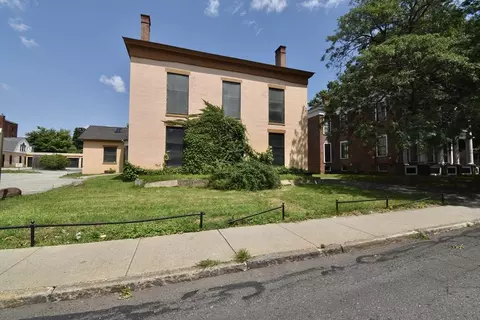 77 Maple St, Springfield, MA 01105 photo 4