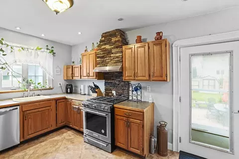 161 Foster St, Fall River, MA 02721 photo 10