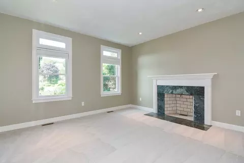 Living - 12 Rebekah Ln, Sutton, MA 01590 photo 1 of 3