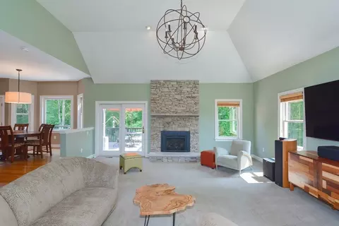 Living - 12 Rebekah Ln, Sutton, MA 01590 photo 2 of 3