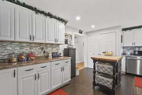 Kitchen - 21 Terry Ln E, Wareham, MA 02571 photo 2 of 4