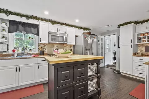 Kitchen - 21 Terry Ln E, Wareham, MA 02571 photo 4 of 4