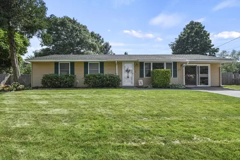 21 Terry Ln E, Wareham, MA 02571