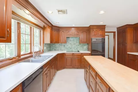 63 Washington St, Mendon, MA 01756 photo 9