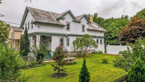 29 Mt Vernon St, New Bedford, MA 02740