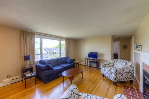 Living - 40 Marsh Ave, Worcester, MA 01606 photo 2 of 4