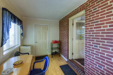 Entry Way - 40 Marsh Ave, Worcester, MA 01606 photo 1 of 3