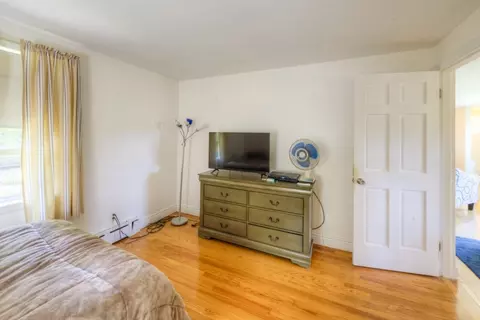 Bedroom - 40 Marsh Ave, Worcester, MA 01606 photo 5 of 7