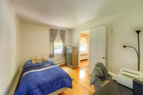Bedroom - 40 Marsh Ave, Worcester, MA 01606 photo 6 of 7