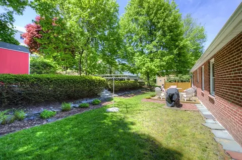 Exterior - 40 Marsh Ave, Worcester, MA 01606 photo 9 of 11