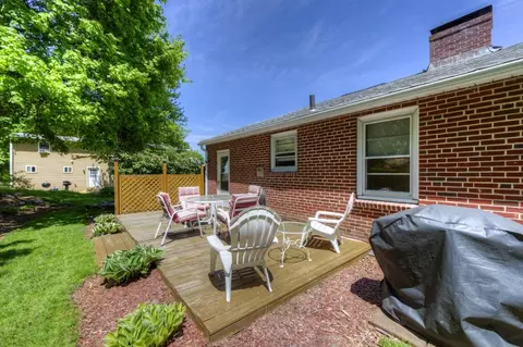 Exterior - 40 Marsh Ave, Worcester, MA 01606 photo 10 of 11